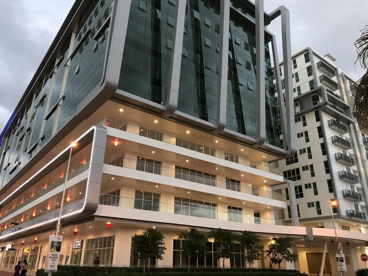 Apartamento de 68 m² con 2 habitación/es y 1 baño/s de uso privado, en Distrito Central de Negocios Kota Kinabalu Exterior foto